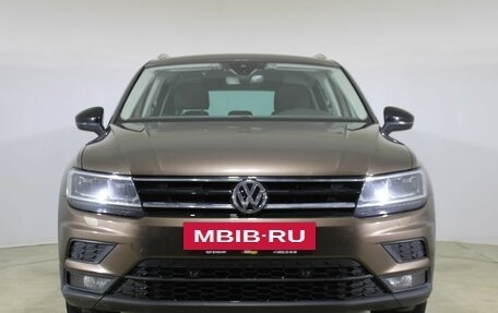 Volkswagen Tiguan II, 2019 год, 2 370 000 рублей, 2 фотография