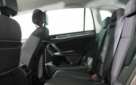 Volkswagen Tiguan II, 2019 год, 2 370 000 рублей, 13 фотография