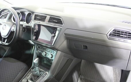 Volkswagen Tiguan II, 2019 год, 2 370 000 рублей, 14 фотография