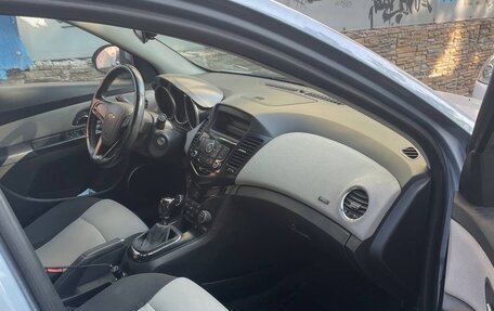 Chevrolet Cruze II, 2011 год, 800 000 рублей, 8 фотография