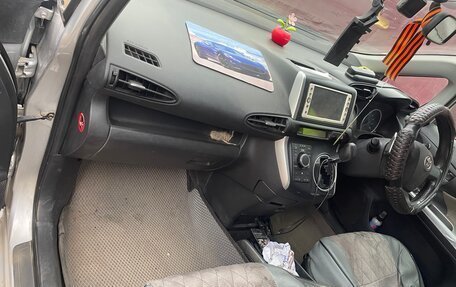 Toyota Wish II, 2010 год, 1 250 000 рублей, 18 фотография