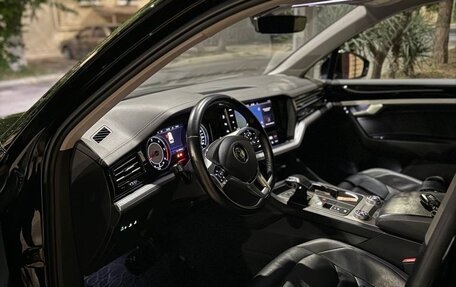 Volkswagen Touareg III, 2018 год, 4 250 000 рублей, 6 фотография