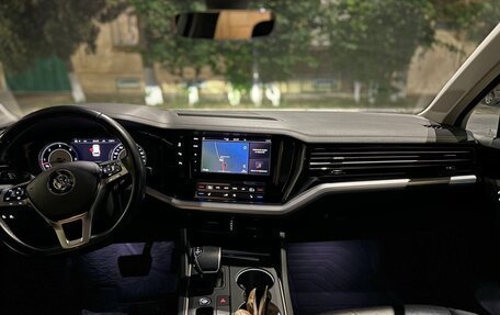 Volkswagen Touareg III, 2018 год, 4 250 000 рублей, 4 фотография