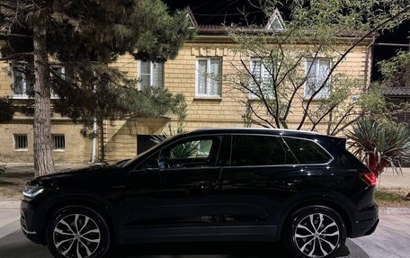 Volkswagen Touareg III, 2018 год, 4 250 000 рублей, 2 фотография