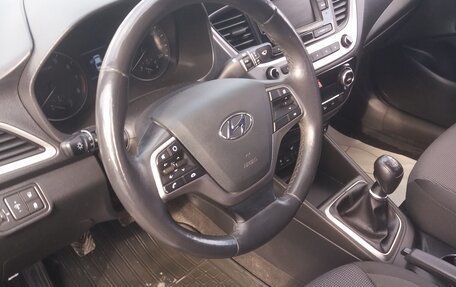 Hyundai Solaris II рестайлинг, 2018 год, 1 300 000 рублей, 4 фотография