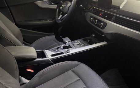 Audi A4, 2019 год, 2 500 000 рублей, 10 фотография