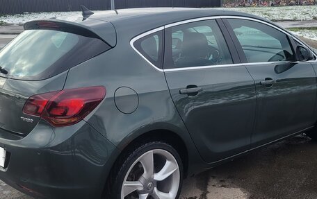 Opel Astra J, 2010 год, 595 000 рублей, 2 фотография