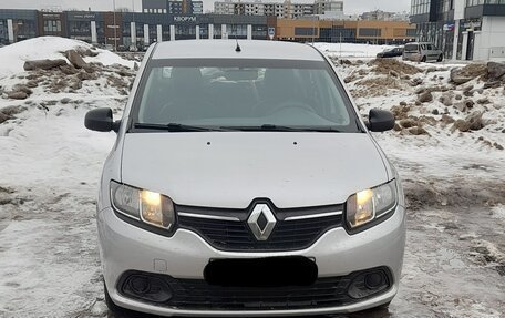 Renault Logan II, 2017 год, 800 000 рублей, 4 фотография