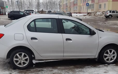 Renault Logan II, 2017 год, 800 000 рублей, 2 фотография