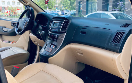 Hyundai H-1 II рестайлинг, 2018 год, 2 450 000 рублей, 16 фотография