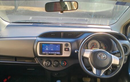 Toyota Vitz, 2015 год, 900 000 рублей, 8 фотография