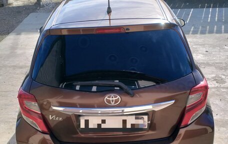 Toyota Vitz, 2015 год, 900 000 рублей, 4 фотография