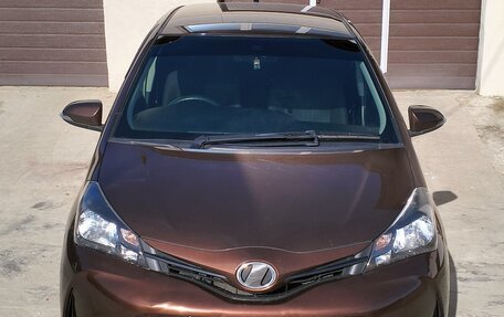 Toyota Vitz, 2015 год, 900 000 рублей, 2 фотография