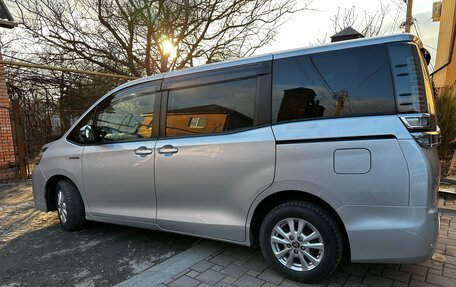 Toyota Voxy III, 2019 год, 2 050 000 рублей, 4 фотография