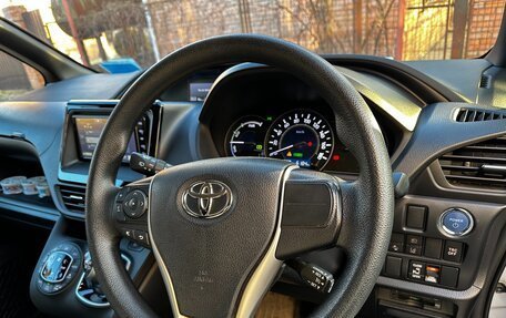 Toyota Voxy III, 2019 год, 2 050 000 рублей, 7 фотография