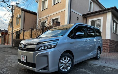 Toyota Voxy III, 2019 год, 2 050 000 рублей, 13 фотография