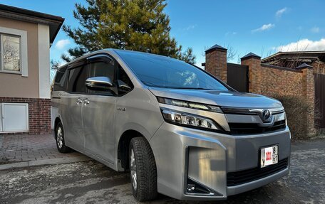 Toyota Voxy III, 2019 год, 2 050 000 рублей, 14 фотография