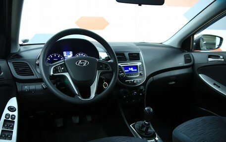Hyundai Solaris II рестайлинг, 2015 год, 830 000 рублей, 13 фотография