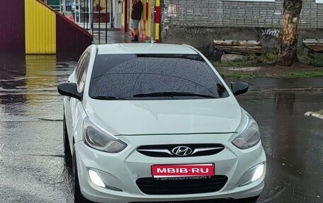Hyundai Solaris II рестайлинг, 2013 год, 900 000 рублей, 1 фотография