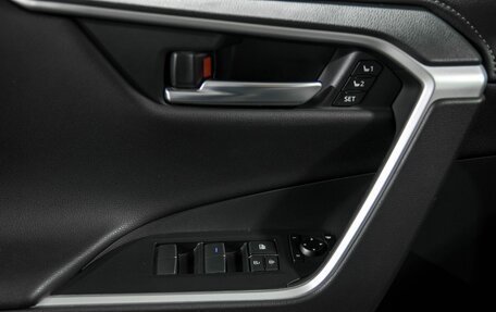 Toyota RAV4, 2021 год, 3 929 000 рублей, 15 фотография