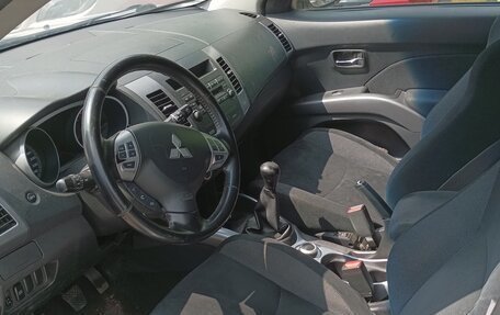 Mitsubishi Outlander III рестайлинг 3, 2007 год, 900 000 рублей, 12 фотография