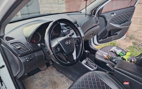 Hyundai Solaris II рестайлинг, 2013 год, 900 000 рублей, 7 фотография