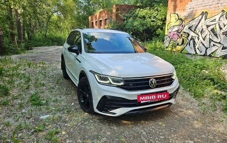 Volkswagen Tiguan II, 2021 год, 3 700 000 рублей, 2 фотография