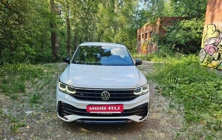 Volkswagen Tiguan II, 2021 год, 3 700 000 рублей, 3 фотография