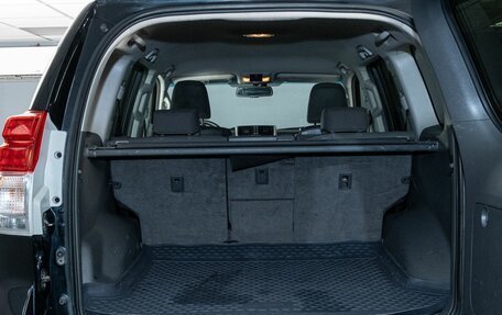 Toyota Land Cruiser Prado 150 рестайлинг 2, 2013 год, 2 685 000 рублей, 15 фотография