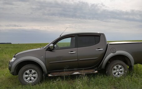 Mitsubishi L200 IV рестайлинг, 2014 год, 2 000 000 рублей, 3 фотография