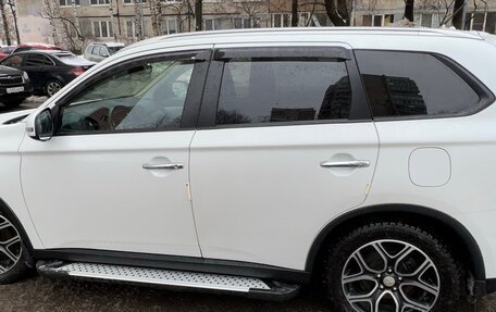 Mitsubishi Outlander III рестайлинг 3, 2014 год, 1 400 000 рублей, 4 фотография
