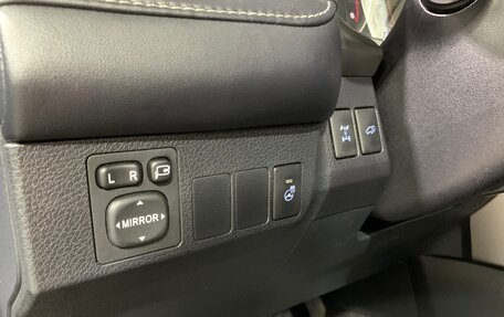 Toyota RAV4, 2019 год, 1 990 000 рублей, 17 фотография