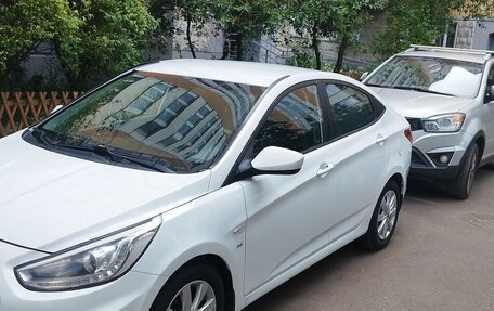 Hyundai Solaris II рестайлинг, 2013 год, 900 000 рублей, 3 фотография