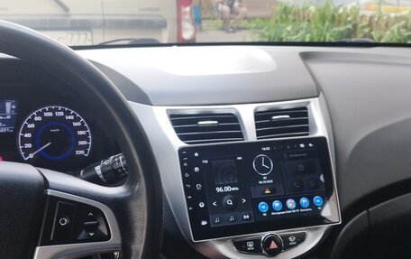 Hyundai Solaris II рестайлинг, 2013 год, 900 000 рублей, 6 фотография