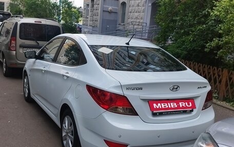 Hyundai Solaris II рестайлинг, 2013 год, 900 000 рублей, 2 фотография