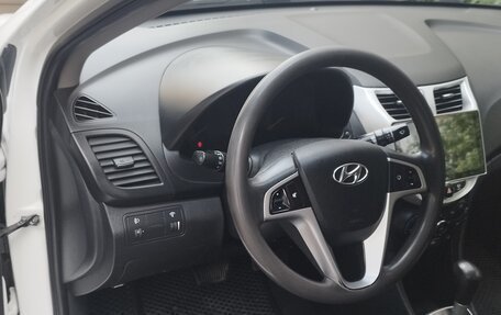 Hyundai Solaris II рестайлинг, 2013 год, 900 000 рублей, 11 фотография