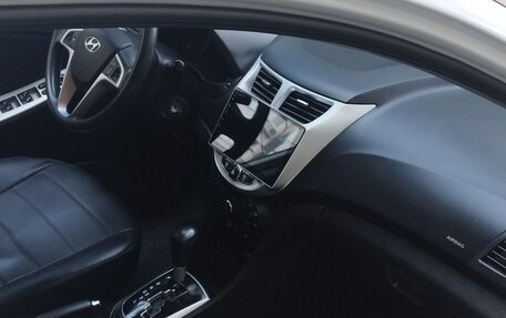 Hyundai Solaris II рестайлинг, 2013 год, 900 000 рублей, 8 фотография