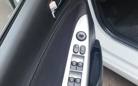 Hyundai Solaris II рестайлинг, 2013 год, 900 000 рублей, 12 фотография