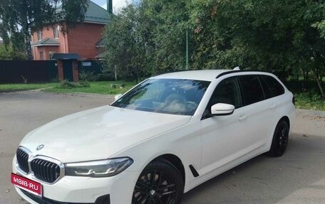 BMW 5 серия, 2020 год, 3 200 000 рублей, 2 фотография