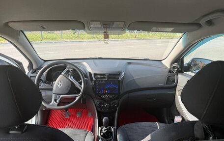 Hyundai Solaris II рестайлинг, 2015 год, 830 000 рублей, 1 фотография