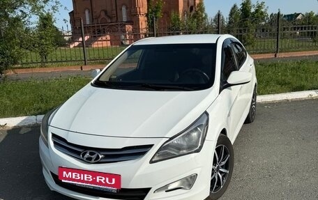 Hyundai Solaris II рестайлинг, 2015 год, 830 000 рублей, 4 фотография