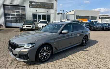 BMW 5 серия, 2022 год, 3 920 000 рублей, 2 фотография