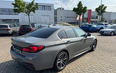 BMW 5 серия, 2022 год, 3 920 000 рублей, 10 фотография