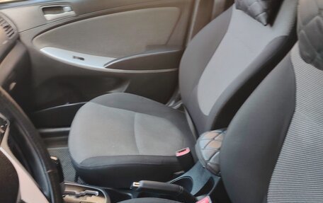 Hyundai Solaris II рестайлинг, 2011 год, 700 000 рублей, 2 фотография