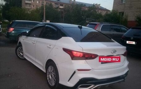 Hyundai Solaris II рестайлинг, 2017 год, 960 000 рублей, 2 фотография
