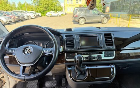 Volkswagen Multivan T6 рестайлинг, 2019 год, 5 200 000 рублей, 8 фотография