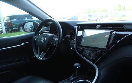 Toyota Camry, 2018 год, 2 300 000 рублей, 7 фотография