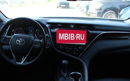 Toyota Camry, 2018 год, 2 300 000 рублей, 8 фотография