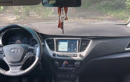 Hyundai Solaris II рестайлинг, 2017 год, 1 000 000 рублей, 1 фотография