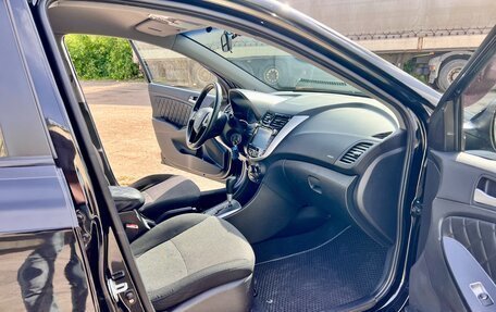 Hyundai Solaris II рестайлинг, 2013 год, 950 000 рублей, 28 фотография